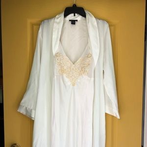 Jones New York negligee and robe